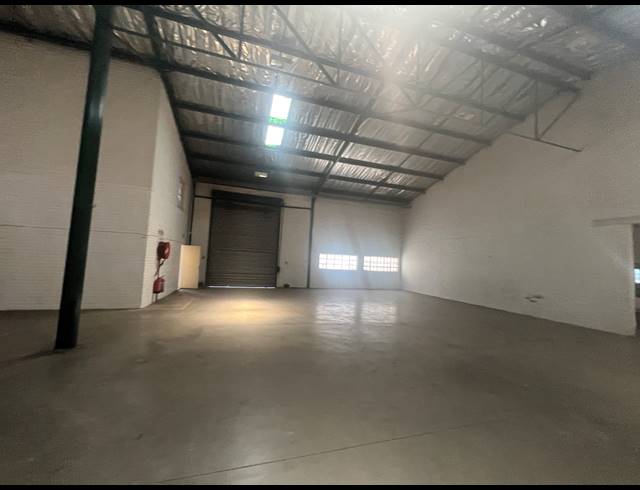 909M² WAREHOUSE TO LET IN KYA SANDS